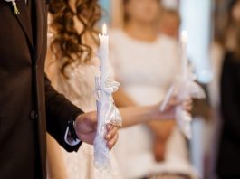 Cât dau naşii la nuntă în 2026 în funcţie de eveniment. Românii au răspuns sincer: „Nu aş pune mai mult”