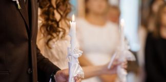 Cât dau naşii la nuntă în 2026 în funcţie de eveniment. Românii au răspuns sincer: „Nu aş pune mai mult”