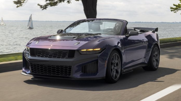 New-2027-Ford-Mustang-Dark-Horse-SC-Convertible_12.jpg