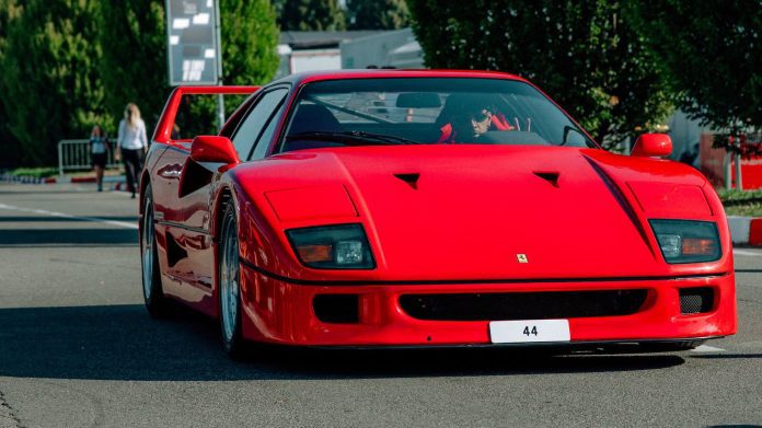 Lewis-Hamilton-Monza-F40_13.jpg